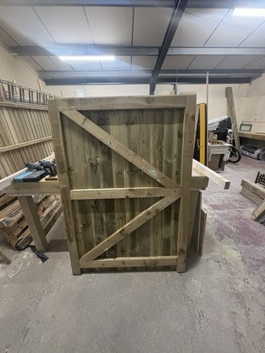 Wooden garden gate - side,